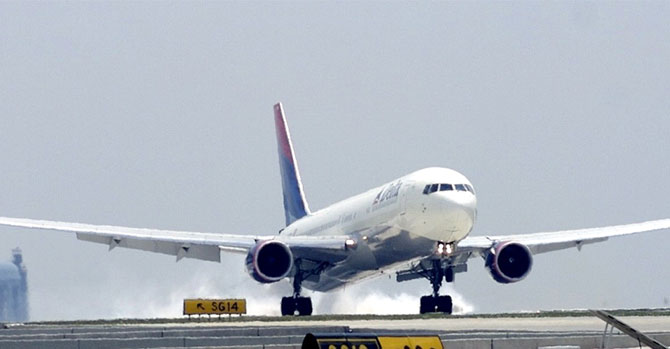 580805 fly